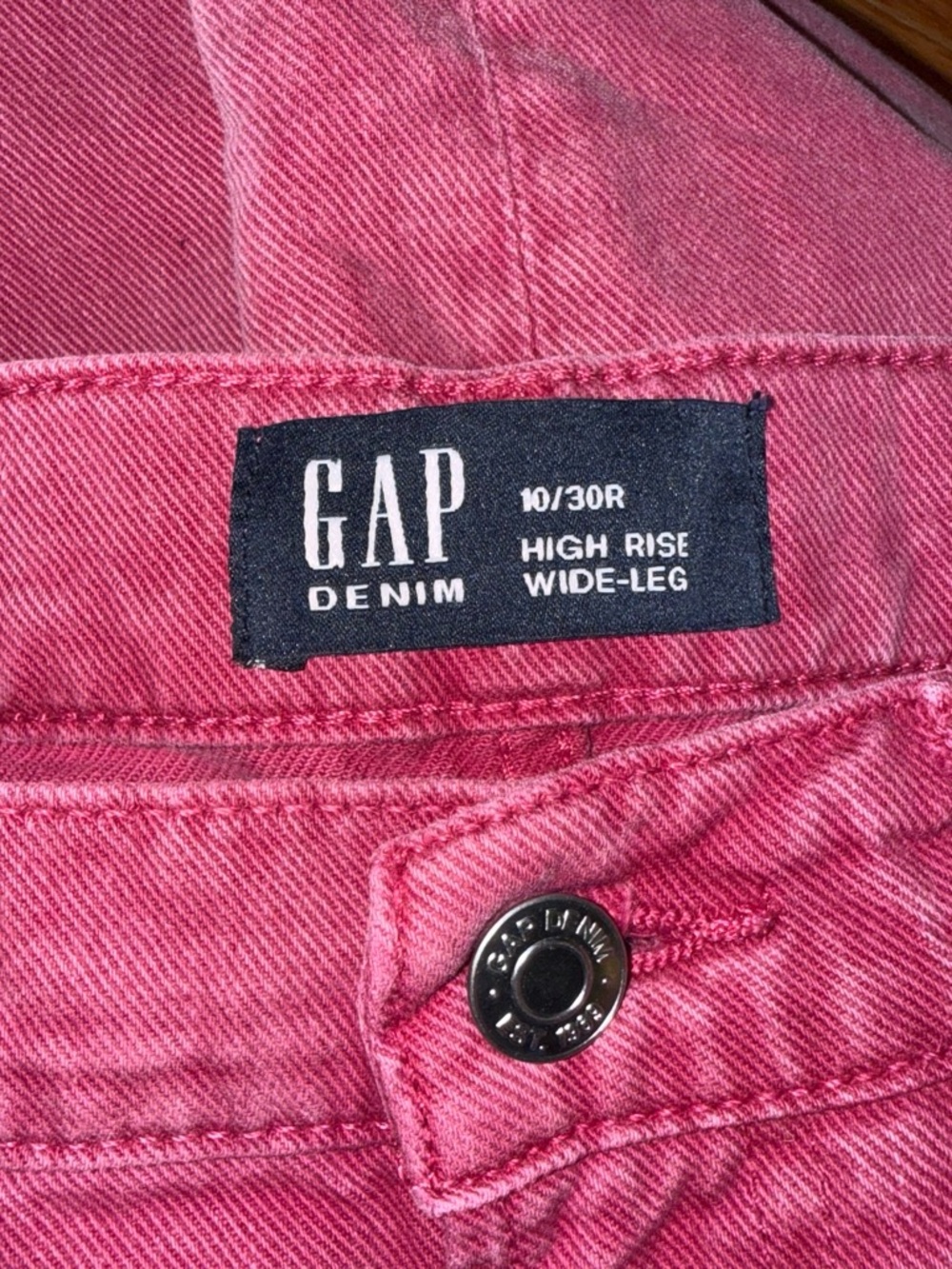 GAP Women’s Raspberry Jeans - Picture 3 of 3
